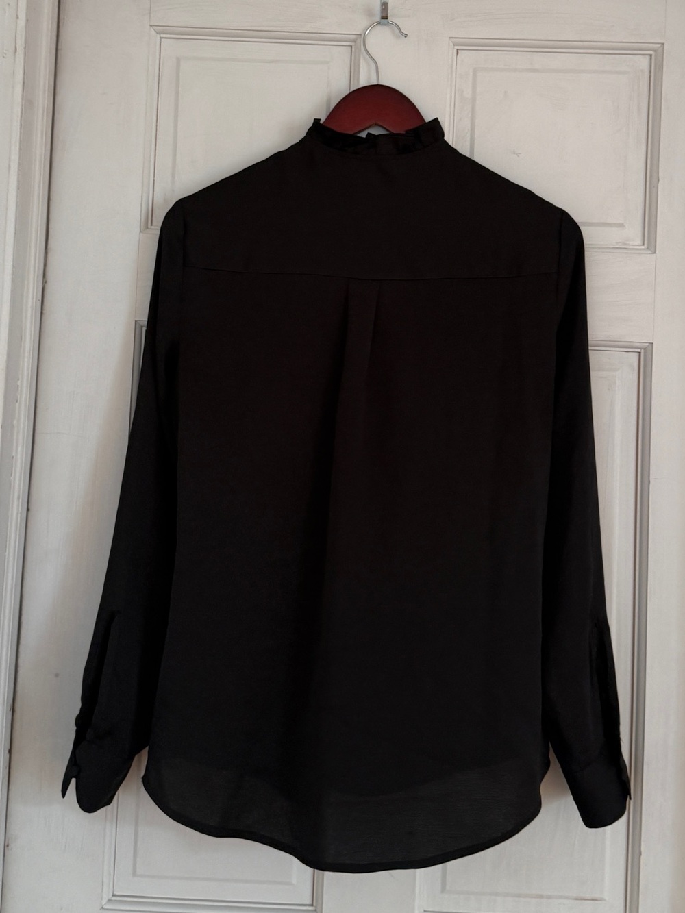 EXPRESS Women's Black Long Sleeve Button Down Slim Portofino Top Size M - Picture 2 of 4